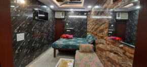 Couple friendly private flat in posh lajpat nagar with attached kitchen, washroom, fridge, powerful air conditioning, Android tv, hi speed wifi and luxuary interiors